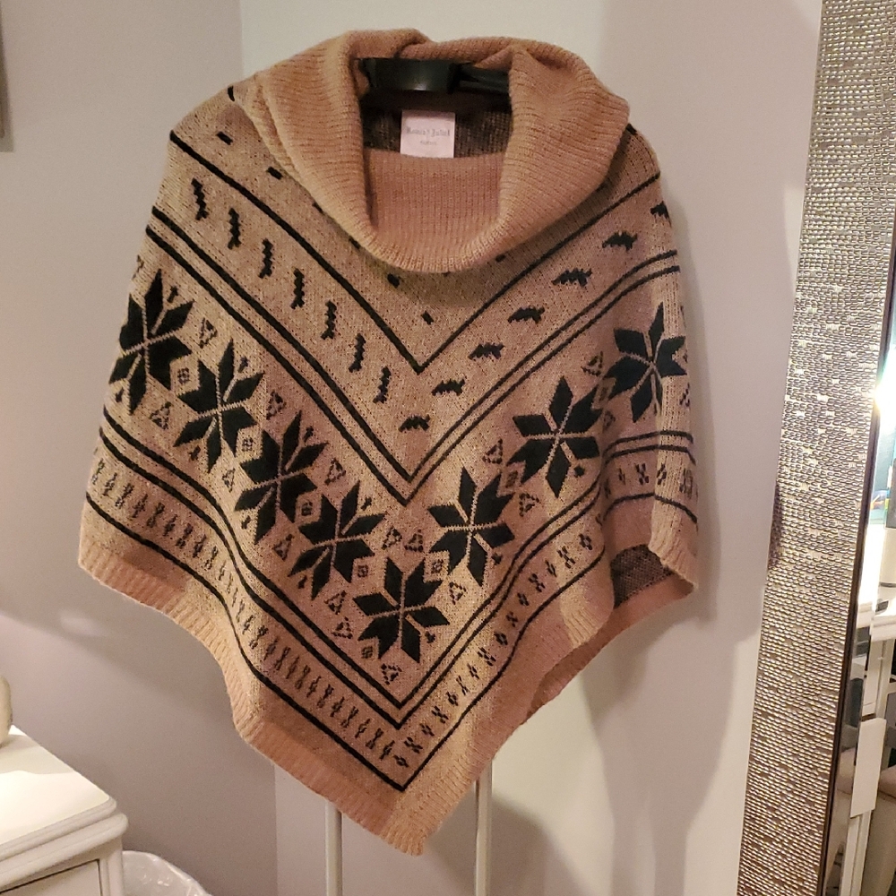 Romeo & Juliet Couture Tan and Black Poncho